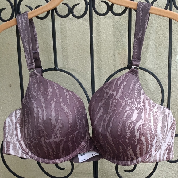 Lilyette UW, lightly padded bra with extra lift. Animal print in grey; size 40C. - Picture 2 of 5